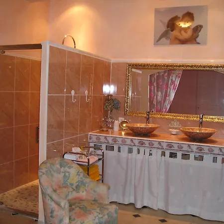 Les Bruyeres D'hote De Charme Calme Assure Bed & Breakfast 3*