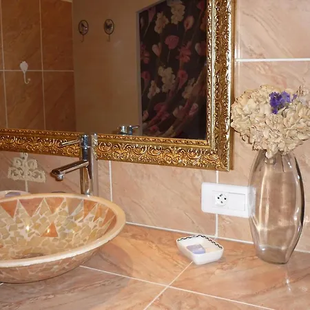 Les Bruyeres D'hote De Charme Calme Assure Bed & Breakfast