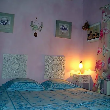 Les Bruyeres D'hote De Charme Calme Assure Bed & Breakfast 3*